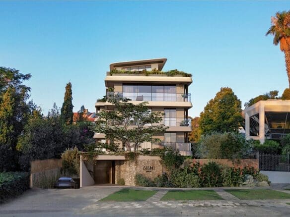 An Exceptional Three-Level Garden Maisonette – Where Elegance Meets Coastal Tranquility