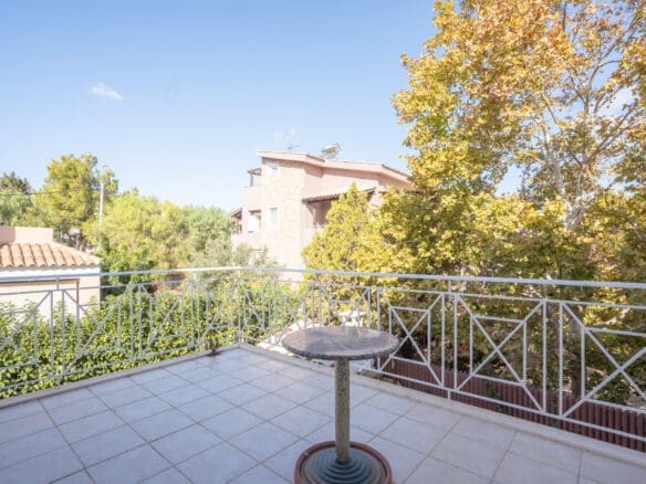 Semi-Detached Villa With Pool & Elegant Interiors in Vari
