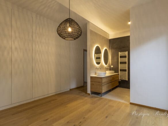 Stylish elevated Ground-Floor Apartment in Voula – Sunlit Spaces & Partial Sea Views | 111 sq.m.
