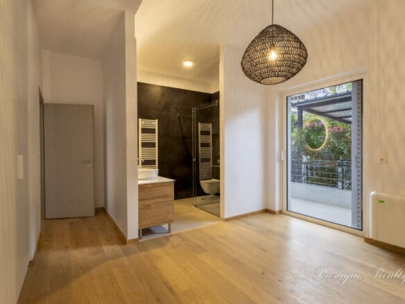 Stylish elevated Ground-Floor Apartment in Voula – Sunlit Spaces & Partial Sea Views | 111 sq.m.