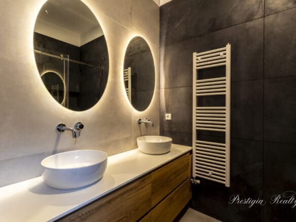 Stylish elevated Ground-Floor Apartment in Voula – Sunlit Spaces & Partial Sea Views | 111 sq.m.