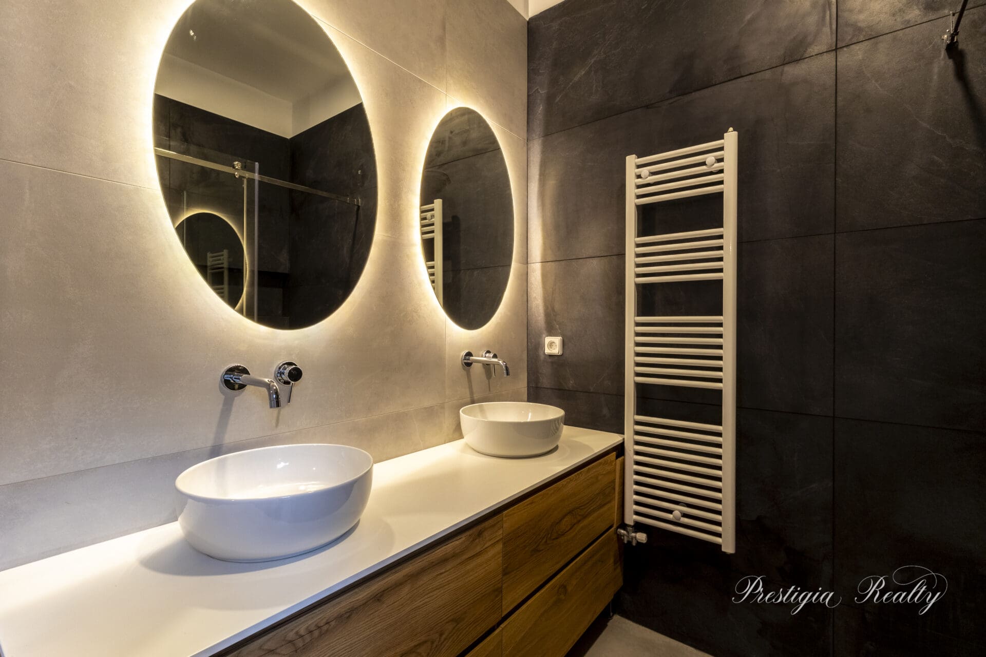 Stylish elevated Ground-Floor Apartment in Voula – Sunlit Spaces & Partial Sea Views | 111 sq.m.