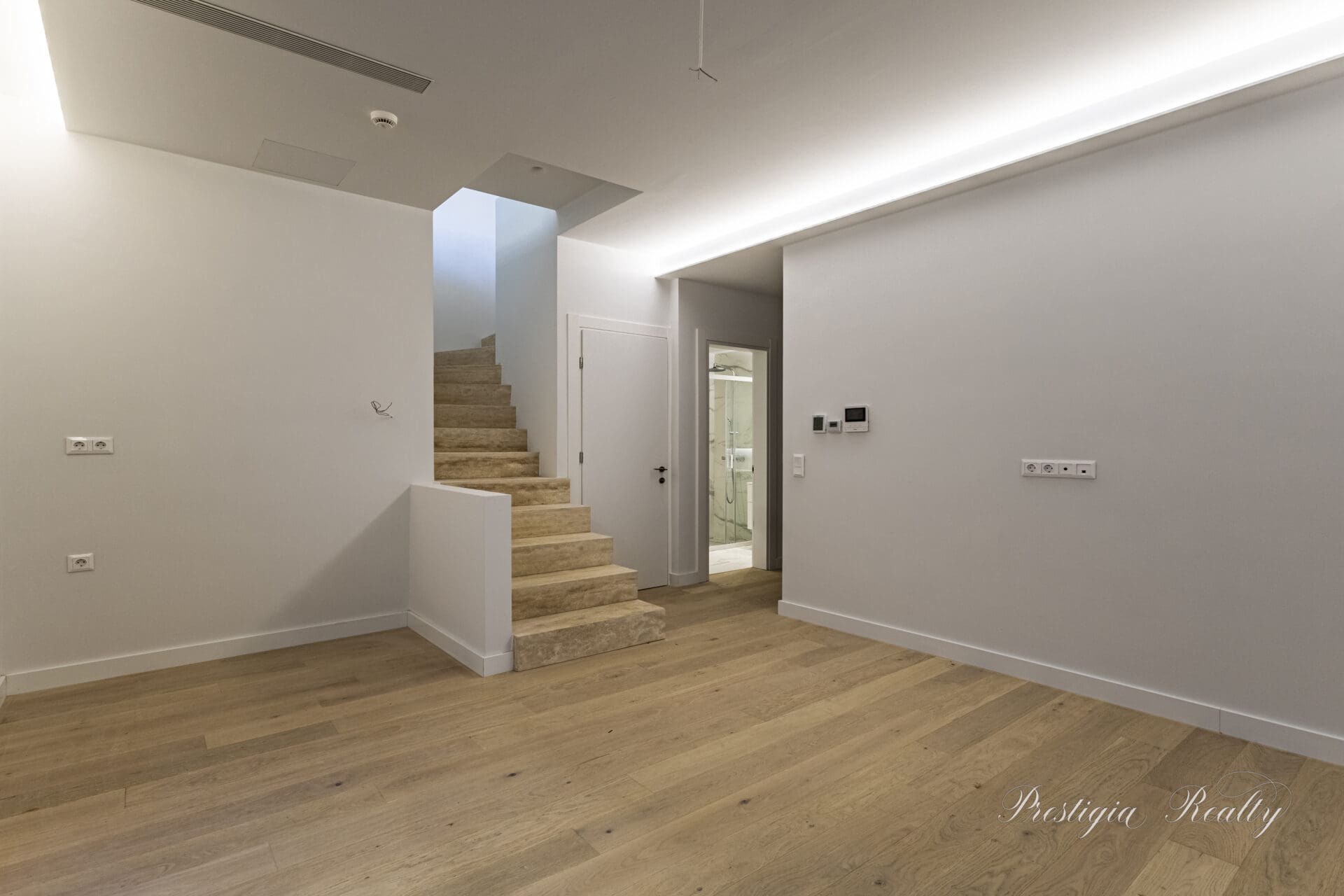 Amazing Maisonette 117 sq.m. for Sale in Voula with pool view