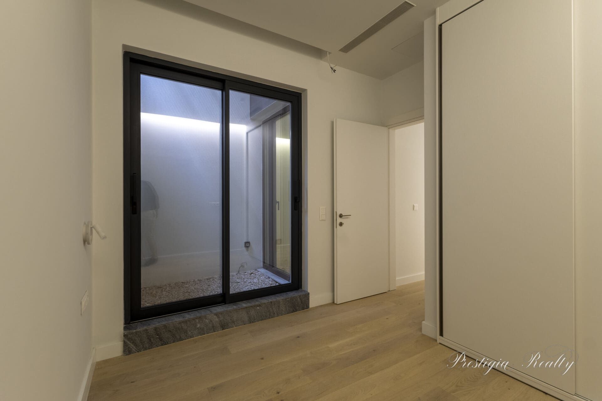 Amazing Maisonette 117 sq.m. for Sale in Voula with pool view