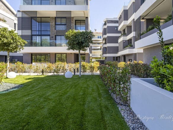 Amazing Maisonette 117 sq.m. for Sale in Voula with pool view