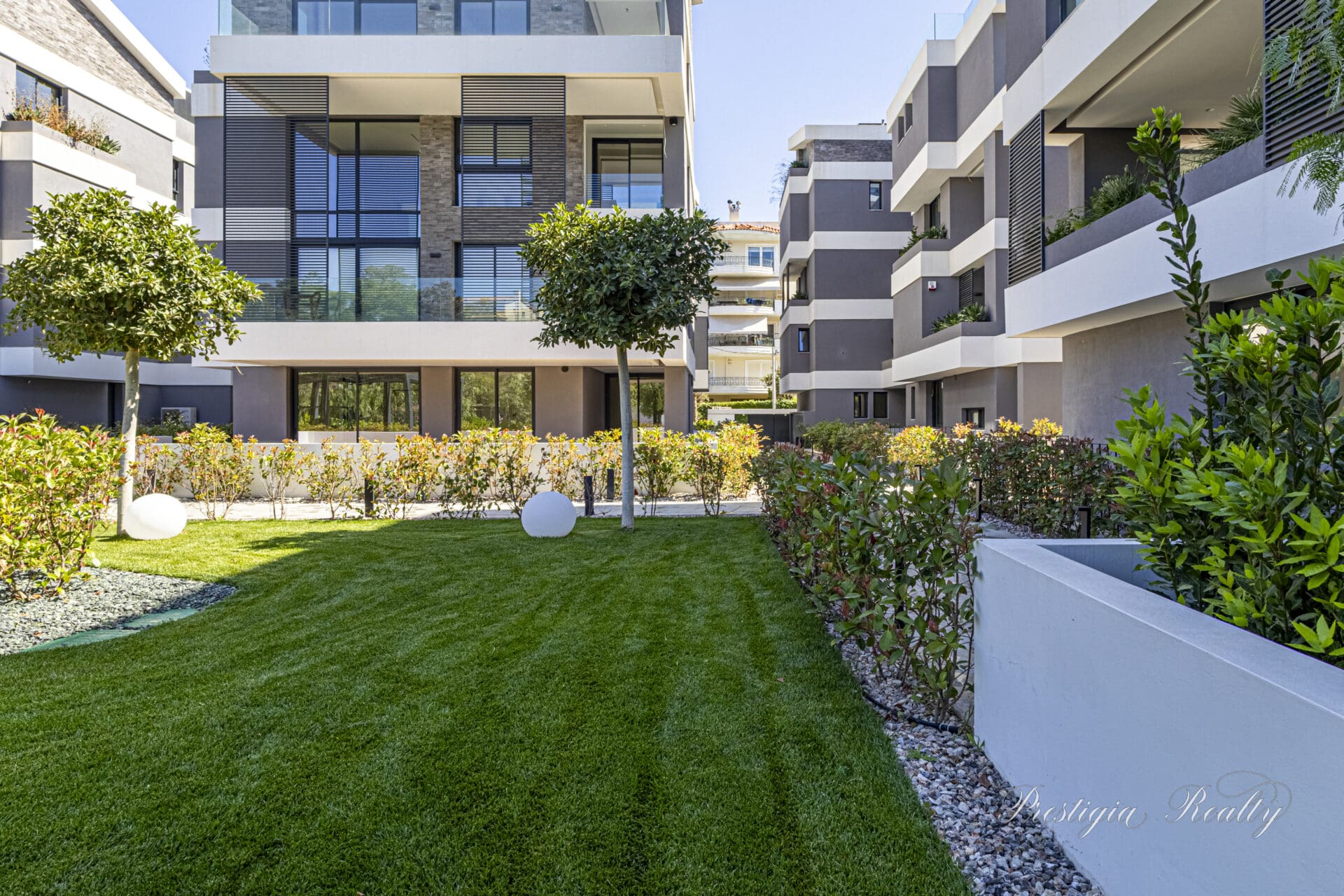 Amazing Maisonette 117 sq.m. for Sale in Voula with pool view
