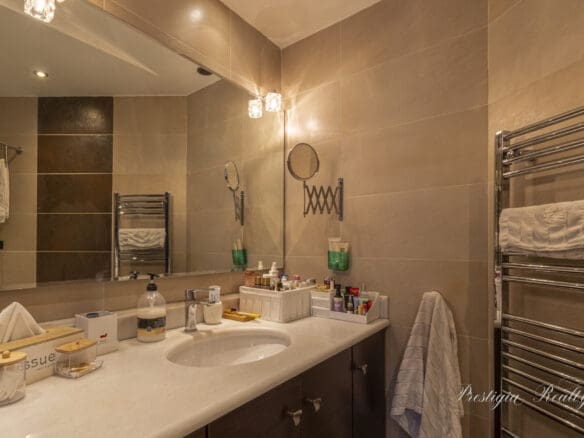 Stylish 3-Level Maisonette in Glyfada - Modern Elegance steps from the Hellenikon Park