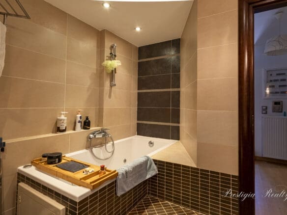 Stylish 3-Level Maisonette in Glyfada - Modern Elegance steps from the Hellenikon Park