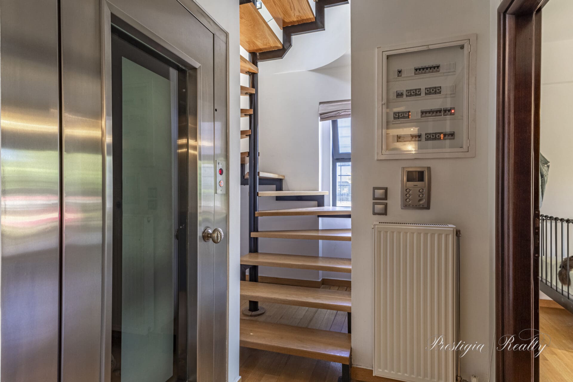 Stylish 3-Level Maisonette in Glyfada - Modern Elegance steps from the Hellenikon Park