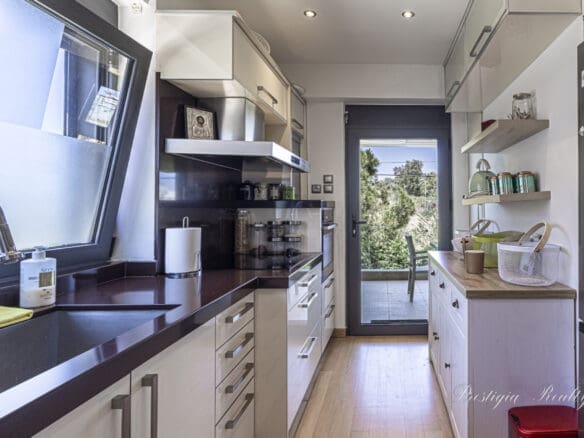 Stylish 3-Level Maisonette in Glyfada - Modern Elegance steps from the Hellenikon Park