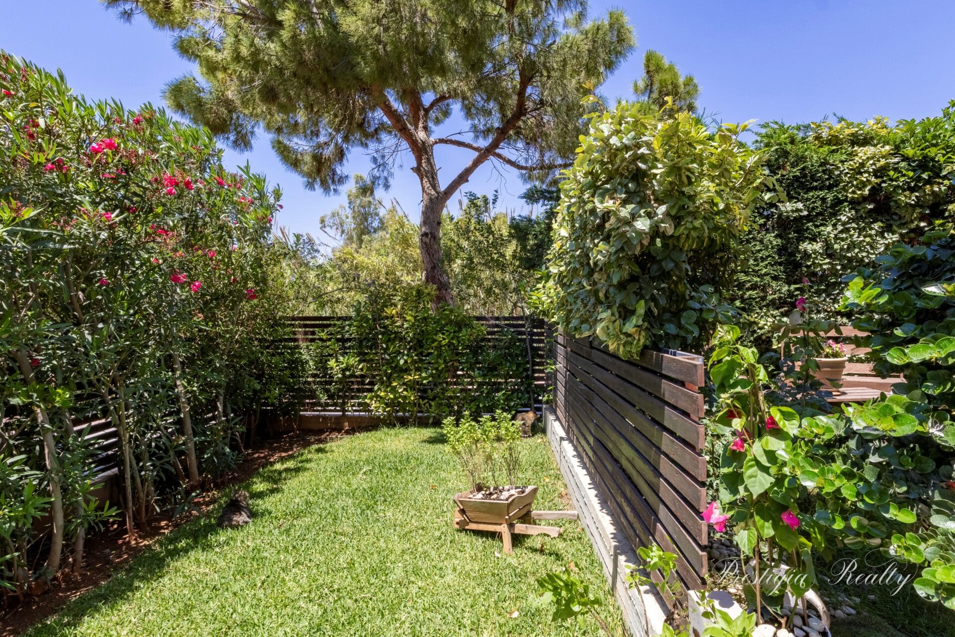Stylish 3-Level Maisonette in Glyfada - Modern Elegance steps from the Hellenikon Park
