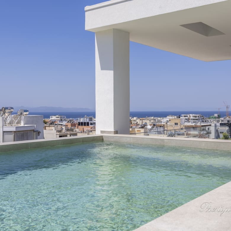 Sea & Sky – Elegant Penthouse with Rooftop Pool in Ano Glyfada